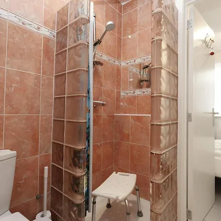 2 Bedroom Cozy In