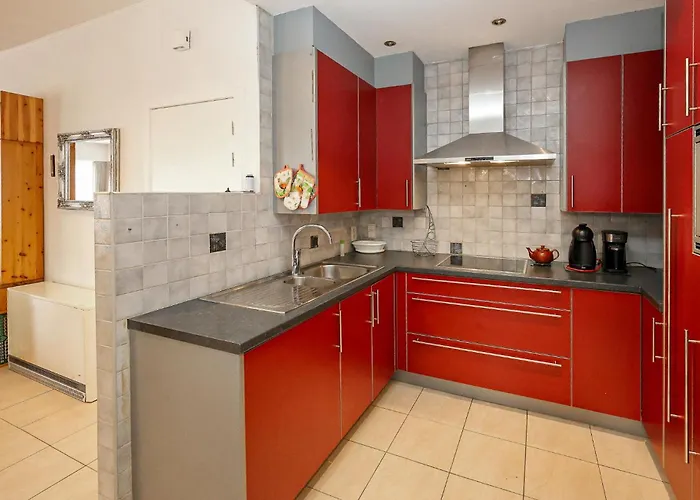 Apartment 2 Bedroom Cozy In